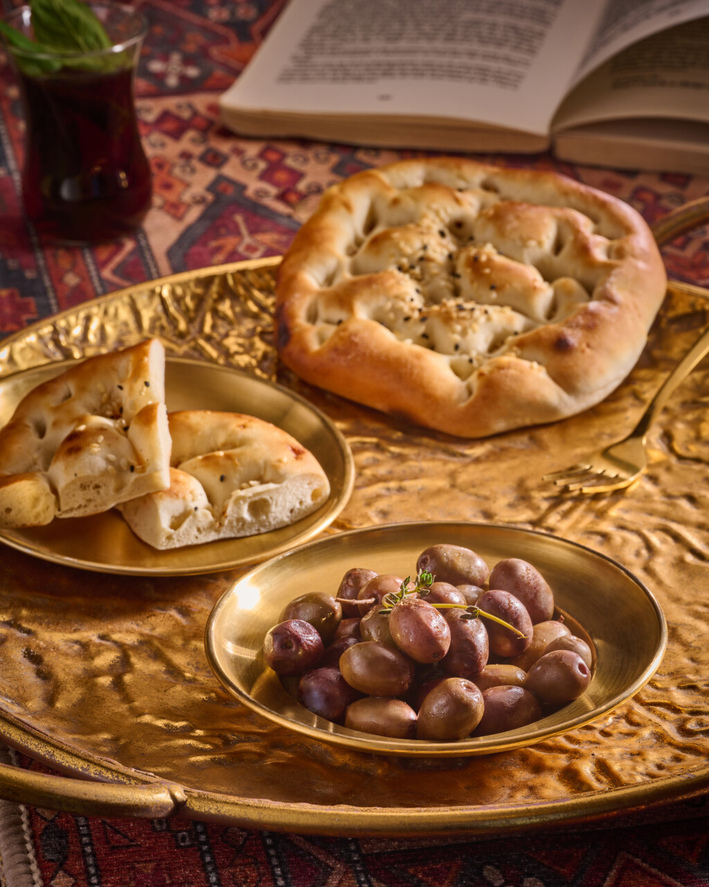 طبق زيتون اسود